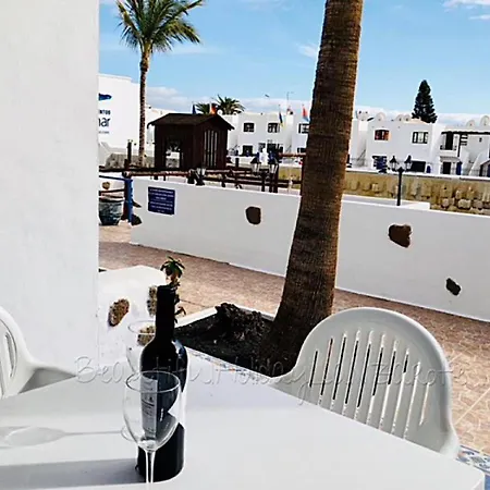 Bellisima 200m From The Ocean With Pool, Wifi Sat-tv Apartment